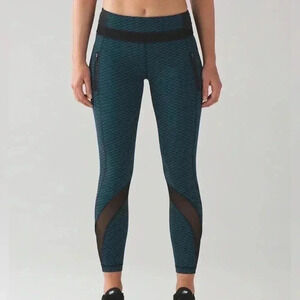 [4] Lululemon Inspire Tight II Score Jacquard Black  Indian Ocean / Black